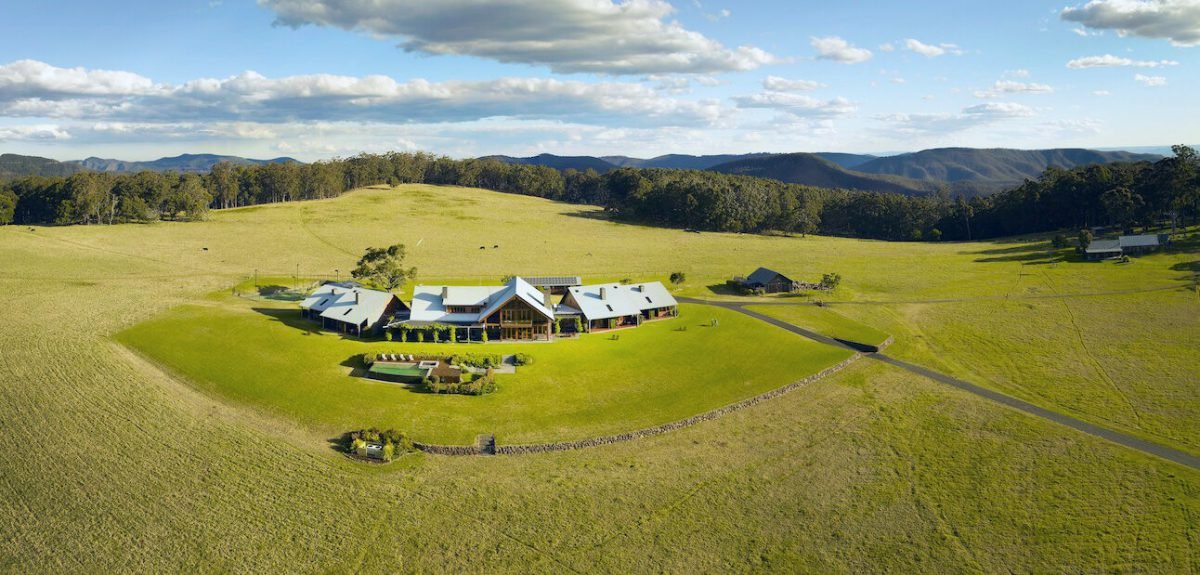Spicers Peak Lodge, Cloud, Sky, Plant, Natural landscape, Mountain, Land lot