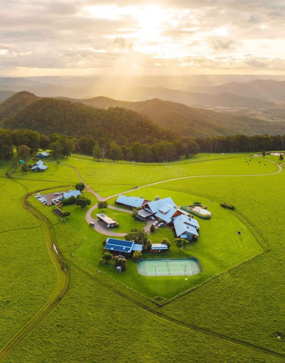 Grassland, Cloud, Sky, Mountain, Plant, Green, Nature, Natural landscape, Tree, Land lot, Highland