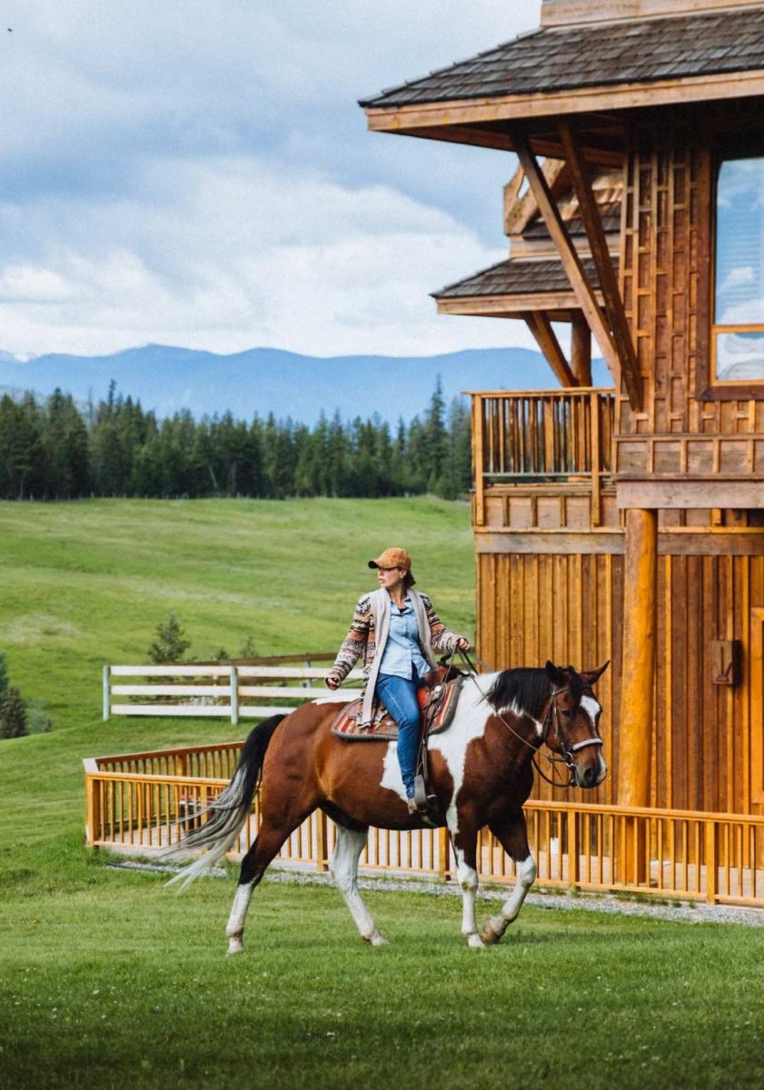Ranch, Horse, Sky, Vertebrate, Cloud, Working animal, Bit, Horse tack, Mammal, Saddle, Horse supplies