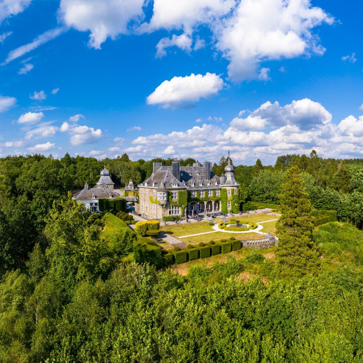 Public Garden, Cloud, Sky, Plant, Blue, Natural landscape, Tree, Building